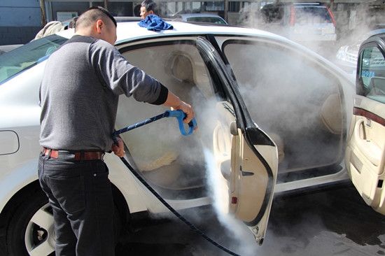 高壓蒸汽洗車現(xiàn)場